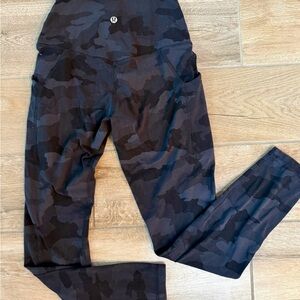 Lululemon Athletica Women Dark Camo Joggers Size 4